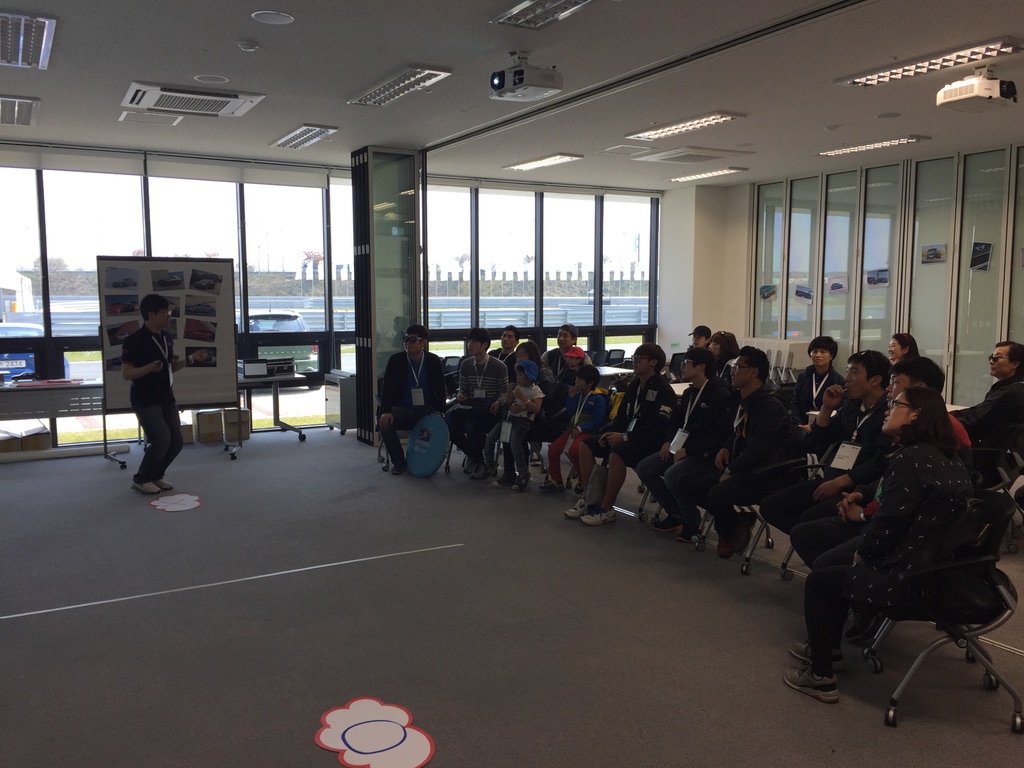 영종도 Training Center - 고객 대상 자동차 교육 장면